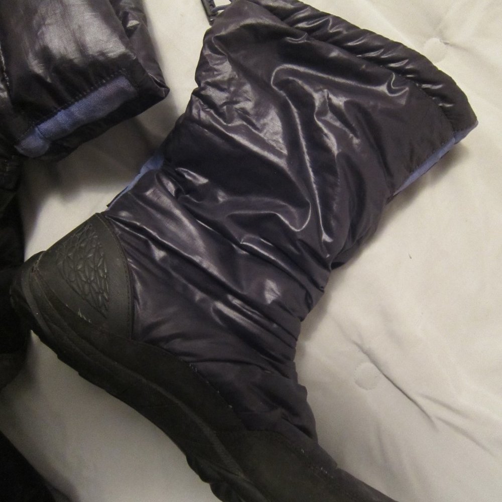 Merrell Womens size 11 Vibram Frost Glove Snow Boots